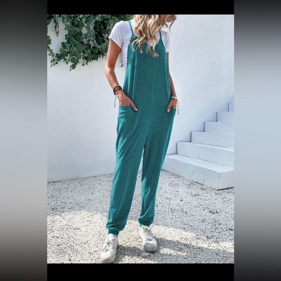 Dual Pocket Keyhole Back Jumpsuit x2 (ONE turquoise and ONE black jumpsuit) - Picture 5 of 11